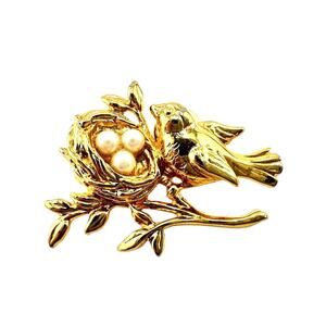 Vintage Avon Spring Easter Bird Nest Faux Pearl Eggs Gold Tone 1.5x1” Brooch